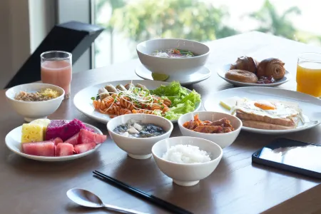 Wink Icon Hotel Danang Riverside - Luxury Suites - 24hrs Stay & Rooftop Pool Bar Отели рядом со станцией Đà Nẵng Railway Station