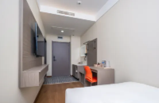 Shankee Hotel (Qingdaobei Railway Station Cang'an Road Subway Station) Отели в г. Циндао