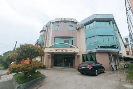 Royal Am Rei Hotel by RedDoorz