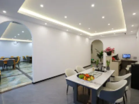 Shenfeng Juyuan View Hotel Hotels in Deqin