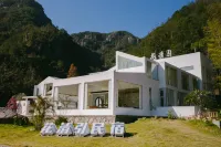 HuaQingYin Hotel