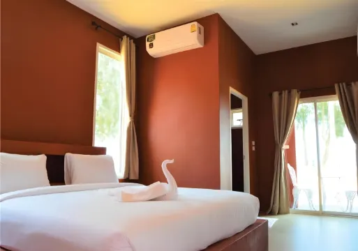 ห้องดีลักซ์เตียงใหญ่พร้อมระเบียง