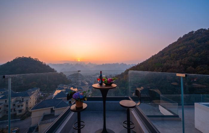 Xingyi Wanfenglin Peak-Chasing House
