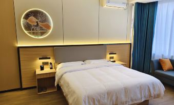 Fangchenggang Luming Homestay (Taohuawan Plaza)