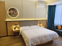 Fangchenggang Luming Homestay (Taohuawan Plaza)