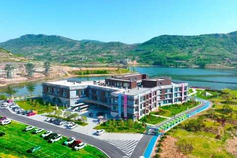 Elegant Young Hotel