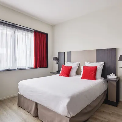 Appart Hotel Odalys City Paris XVII Hotels near Epinettes