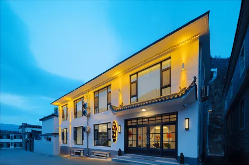波月築民宿（五爺廟五台山景區店）