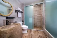 Gongjin Lianri Ecological Cave Hotel (Daocheng Yading Branch)