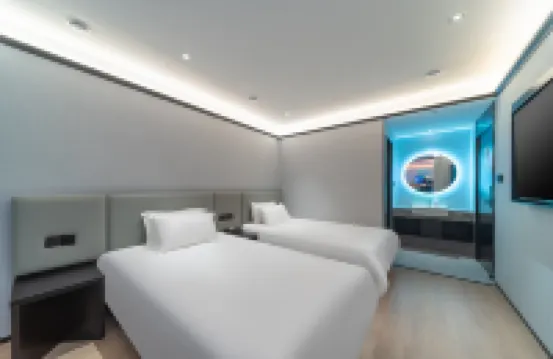 Weikai Esports Hotel (Fuzhou Sanfang Qixiang Dongjiekou Subway Station Branch)