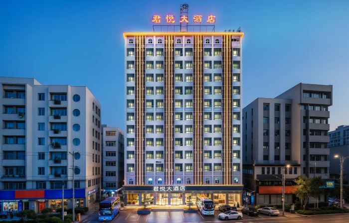 MONARCH HOTEL