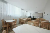 Dujiangyan Peninsula Hot Spring Hotel (Sunac Paradise Panda Valley)