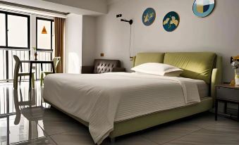 Yunwu Theme Apartment (Xinxiang Baolong)