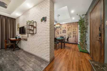 Yiwu Jingjing Art Hotel (International Business City) Отели рядом с достопримечательностью «Jinhua Qilu Mountain»