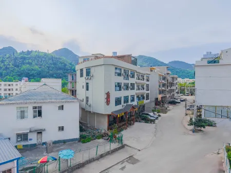 Tian Yin Mountain Residence (Huangguoshu Waterfall Store) Отели в г. Гуанлин