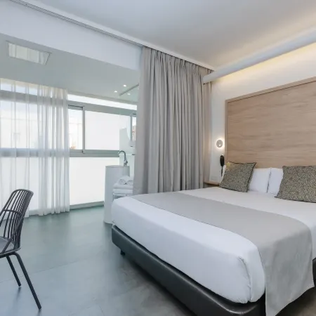 Casa Lit Barcelona Отели рядом с достопримечательностью «Торговый центр Maremagnum»