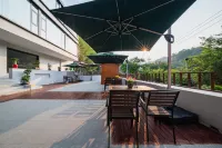 Qinglong Township, Longge Village, Hongcun Group, Qinglong Dispatch 150 meters to the southeast Hotels in Ningguo