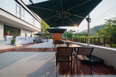 Qinglong Township, Longge Village, Hongcun Group, Qinglong Dispatch 150 meters to the southeast Отели рядом с достопримечательностью «Chujiatan»