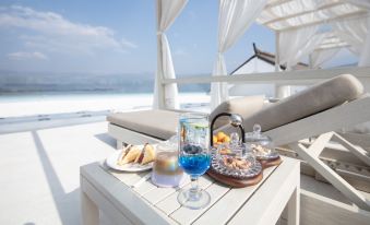 THE SUN AND SEA HOTEL