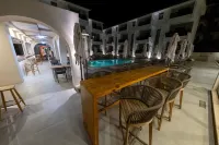Diplomat Suites - ติดทะเล