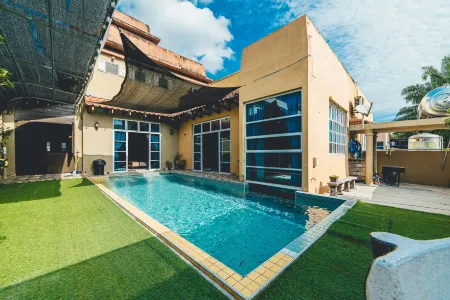 Batu Pahat Santalia Pool Villa 4BR 12pax Отели рядом с достопримечательностью «Ji Gong Temple Yong Peng»