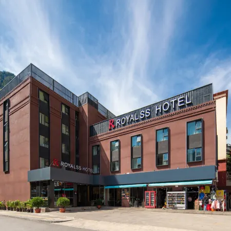 R ROYALSS HOTEL (Jiuzhaigou Valley Scenic and Historic Interest Area Tourist Center)