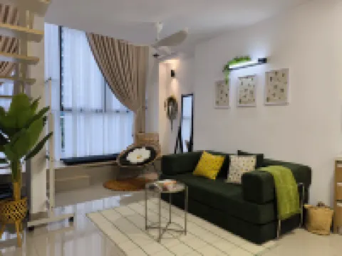 クチャイセントラル by マンハッタン グループ Danau Impian Condominium周辺のホテル