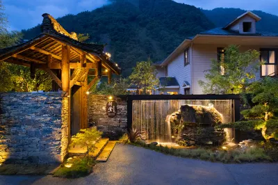 Hailuogou Tongtang·Secret Garden Holiday Villa·Snow Mountain Holiday Villa Hotels near Moxi Ancient Town