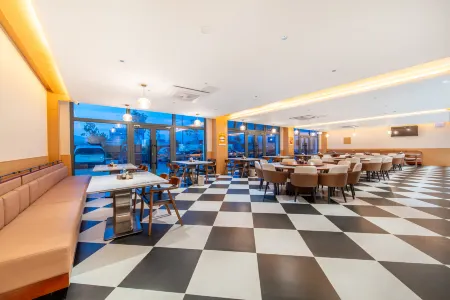 Xidu (Jinghe) Hotel Отели рядом с достопримечательностью «Jinghe Ecological Park»