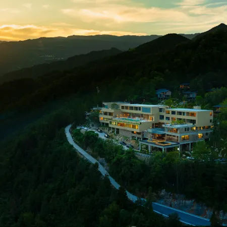 MOUNTAIN VILLA IN CLOUD