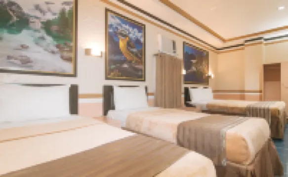 Urban Travellers Hotel by RedDoorz