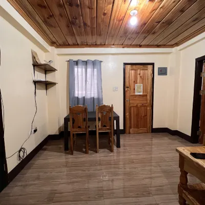 Pinewood Homestay マインズビュー パーク周辺のホテル