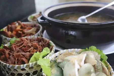 Yunji Xingfeng Hotel (Kunming High Speed Rail South Station Liandajie Subway Station Branch) Отели рядом с достопримечательностью «Yunnan Minzu University (Yuhua Campus)»