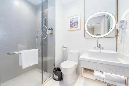 Vienna Hotel (Guangzhou Jingxi Nanfang Hospital Tonghe Subway Station)