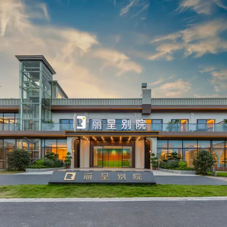 REZEN RETREAT Отели рядом с достопримечательностью «Кэчжоу Большой Рынок»