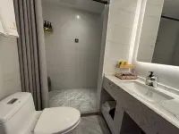 Yuanshangdu Hotel - parking