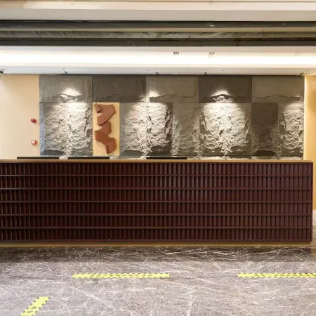Ruge Sanqiu Rose Garden Hotel (Wanda Plaza)