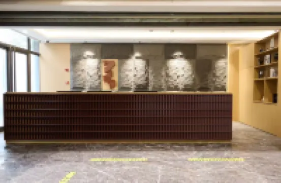Ruge Sanqiu Rose Garden Hotel (Wanda Plaza)