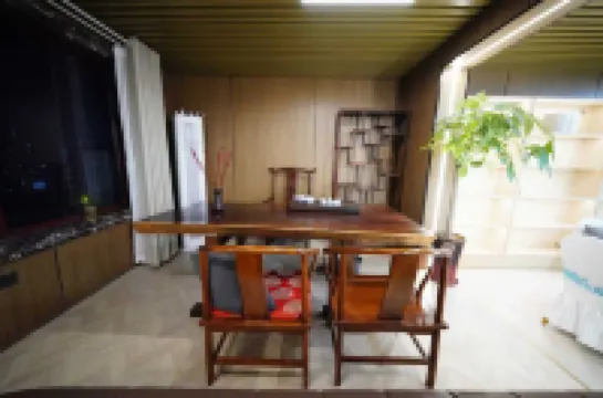 Old Youth · Tomorrow International Youth Hostel (Jinan Daming Lake Railway Station Chaoran Building)