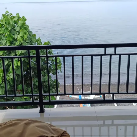 Amed Sari Beach Guesthouse Отели рядом с достопримечательностью «Пляж Амед»