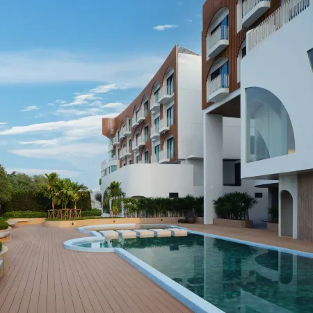 Phetara Hotel Mahachai by PCL Отели рядом с достопримечательностью «Ват лонг Кхру»