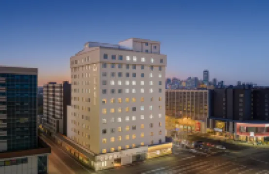 Shenyang Zhongjie Forbidden City Square Cultural Tourism Area Atour Hotel