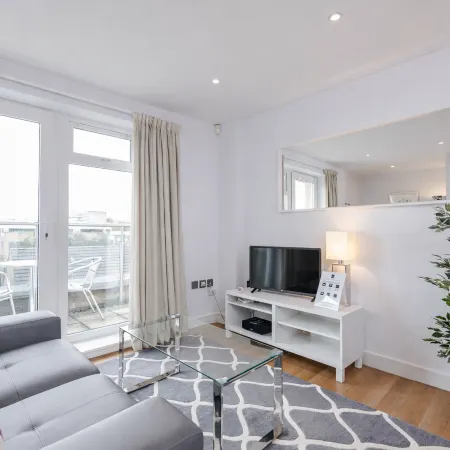 Roomspace Serviced Apartments - Abbot's Yard Отели рядом с достопримечательностью «Университет Суррей»