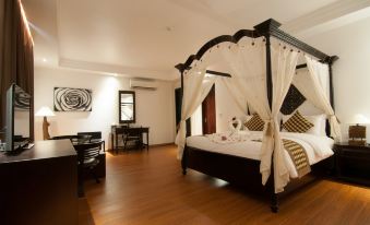 La Rose Suites
