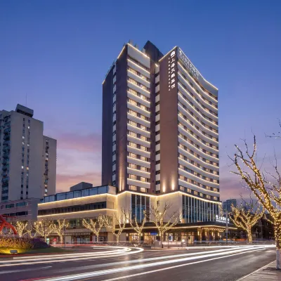 Swan Hotel Shanghai (Hongkou Football Stadium Branch) Hotels near Luxun Park