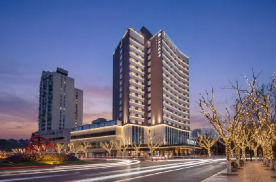 Swan Hotel Shanghai (Hongkou Football Stadium Branch) Hotels near Luxun Park