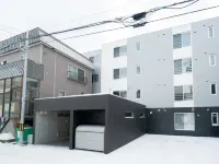 202 [New construction] [10 minutes to Tanukikoji by tram] [Wi-Fi] [Designer MS] 마루야마 동물원 주변 호텔