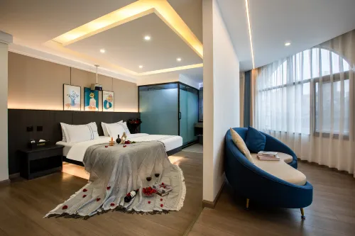 Haiyue Movie Hotel (Mengzi Wencui Road)