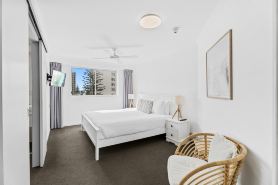 Coastal Deluxe King Apartment Surfers Paradise