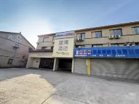 Lanwan Holiday Hotel (Banqiao Subway Station Wuyue Plaza)